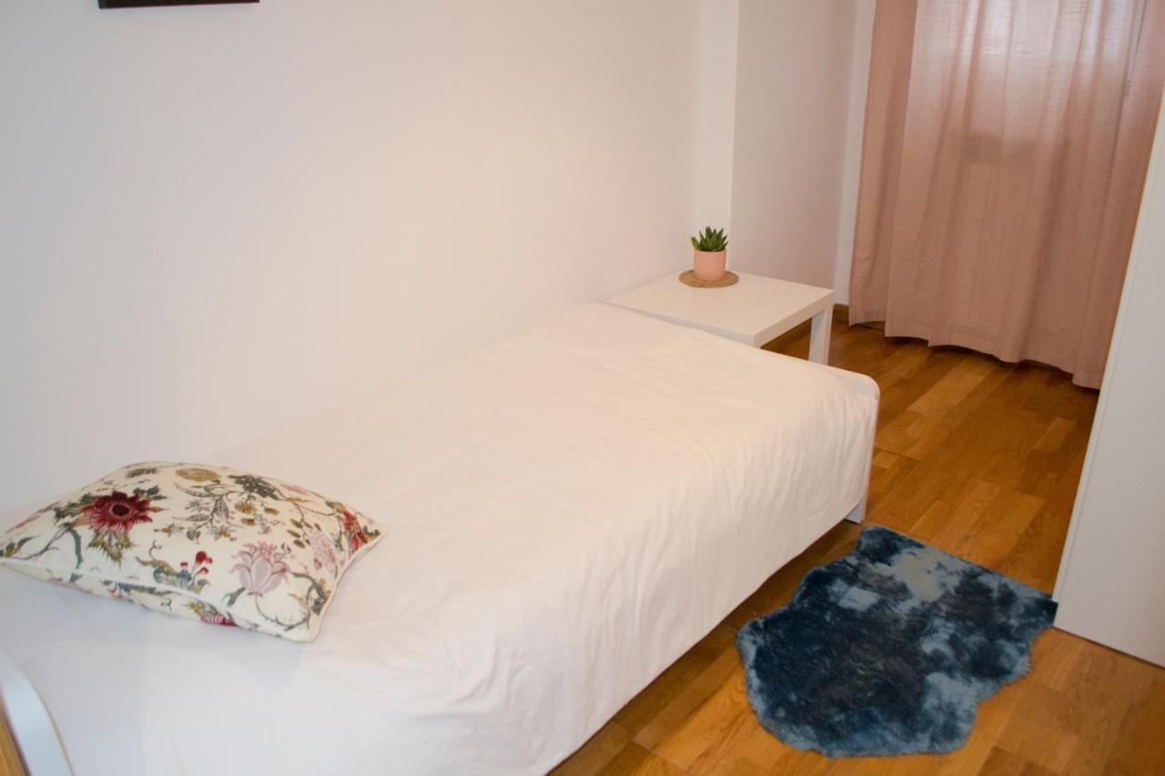 Apartamenticos Torrenueva I Сарагоса Екстериор снимка